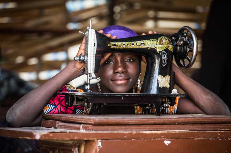 Girl with sewing machine - Diffa, Niger