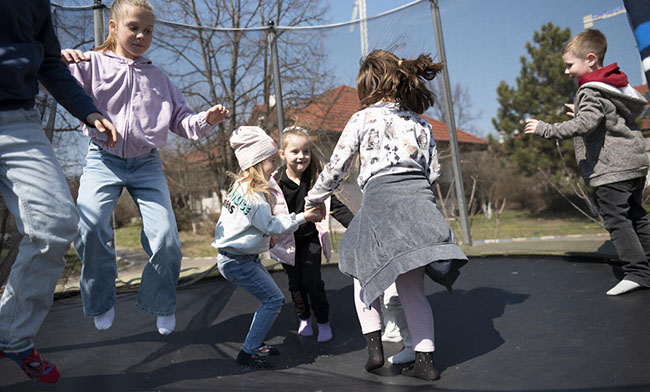 Enfants jouant