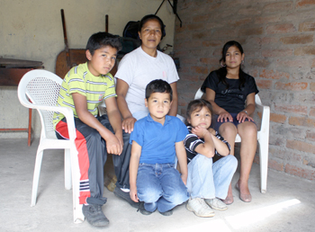 Emilio avec sa famille SOS