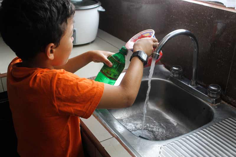 Remplir une bouteille d'eau