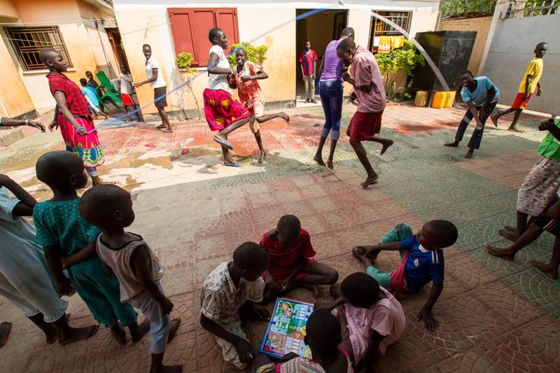 Enfants jouant à des jeux en Ethiopie