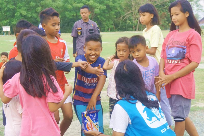 Children with SOS emergency response staff