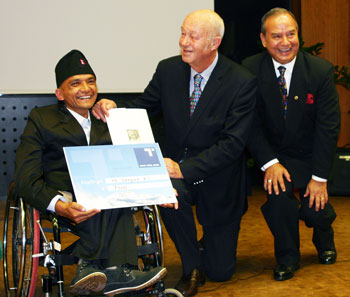 Deepak KC receiving the Hermann Gmeiner Award for 2014