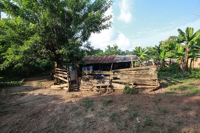 La maison de fortune de Nyaaba au Ghana.