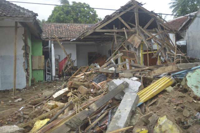 Bâtiments détruits en Indonésie