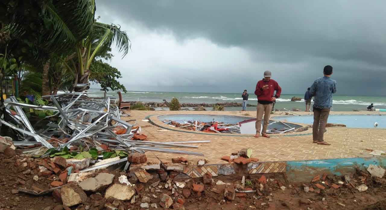 Dégâts du tsunami en Indonésie