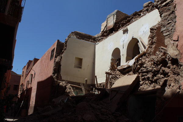 Destruction d'habitations causée par le tremblement de terre au Maroc.