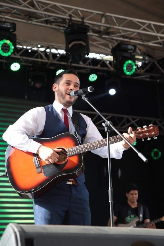 Jhon Fredy Diaz performing