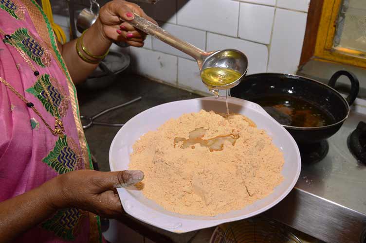 Making Chakali