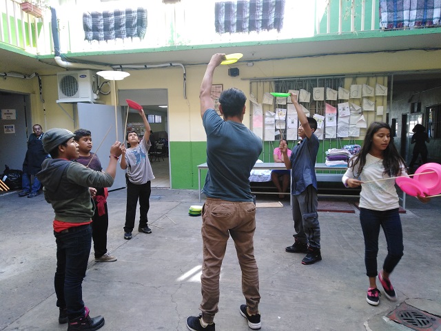 Enfants apprenant au programme SOS Social Circus.