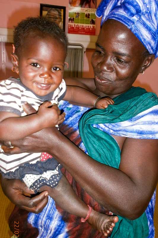 Mère et fille un an après avoir reçu l'aide de SOS