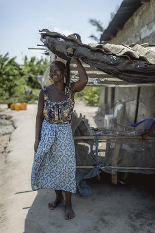 Maria with her rice cart.