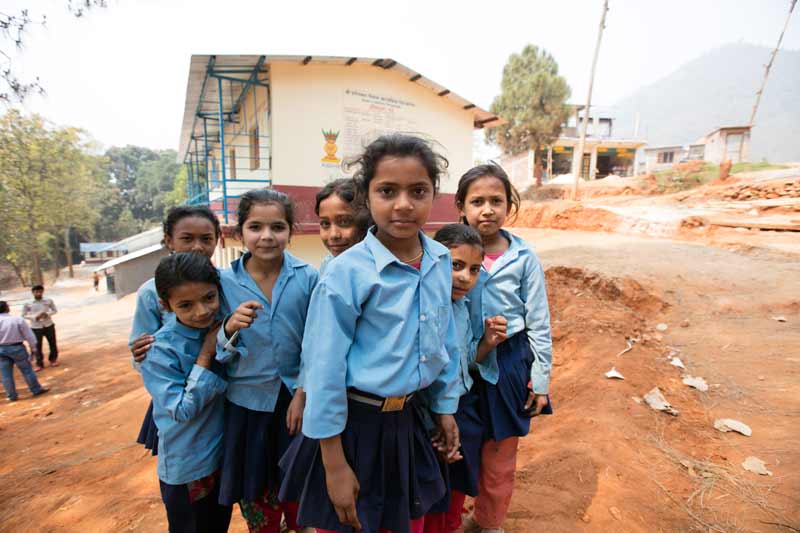 Enfants en uniforme scolaire