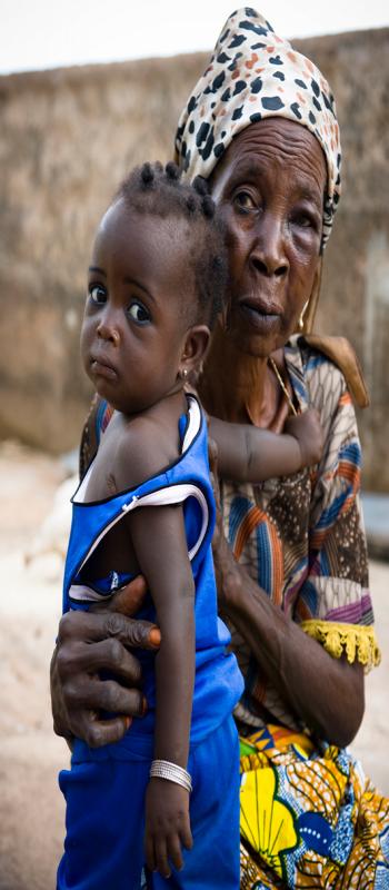 Grand-mère et petite fille à Tamale, Ghana