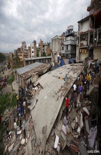 Tremblement de terre au Népal 2015 - À la recherche de survivants