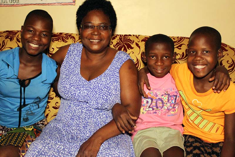 SOS mother on the couch with her children