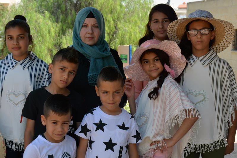 Mère SOS Fidaa avec sa famille à Bethléem, Territoires palestiniens