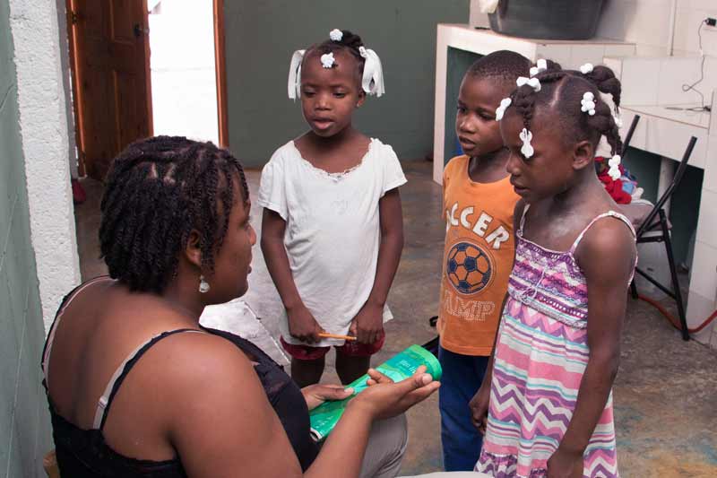 SOS Mère teste ses enfants sur leurs devoirs