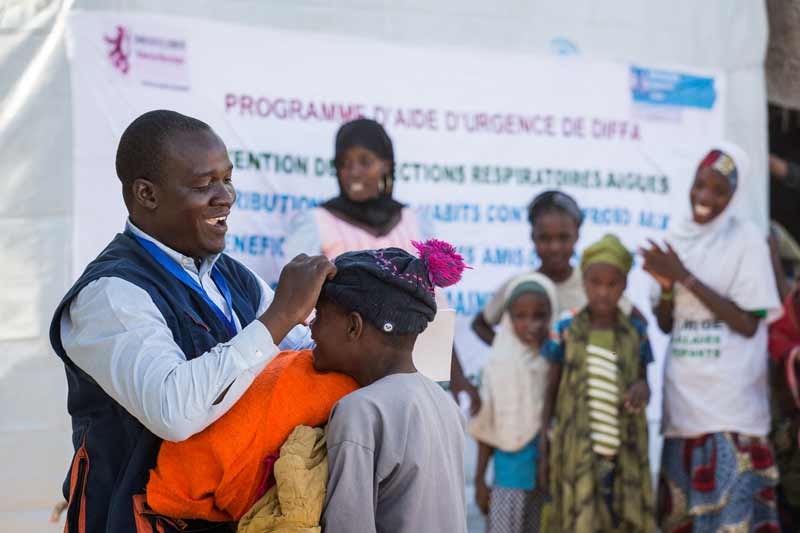 Distributing winter jackets - Diffa, Niger