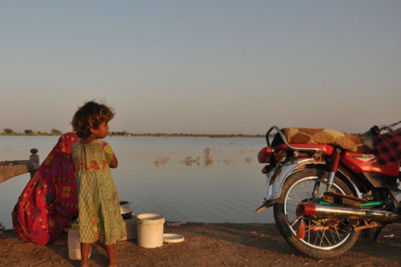 Pakistan_Flood_girl_600