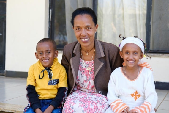 Twin siblings with their SOS mother