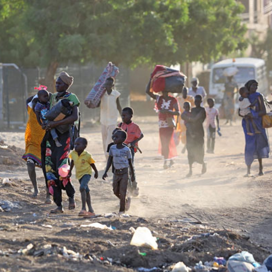 Khartoum-Soudan-Personnes-fuyant-combattant