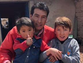 A father in Peru gets support to care for his young children