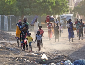 Khartoum-Soudan-Personnes-fuyant-combattant