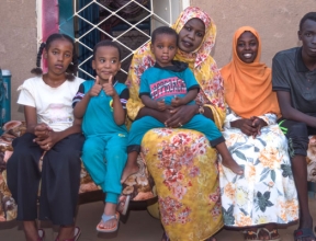 SOS Mère Yousra et les cinq enfants dont elle a la garde