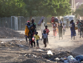 Khartoum-Sudan-People-fleeing-fighting