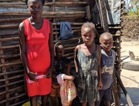 Famille en difficulté après le cyclone Idai