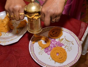 Making Chakli