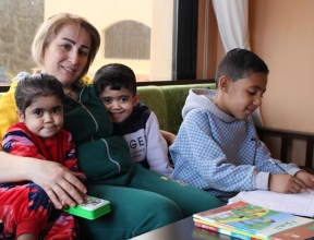 SOS mère Lama avec ses enfants en Syrie