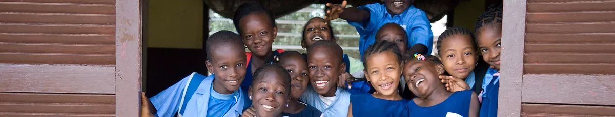school-children-posing-conakry-guinea-36732-1200x230