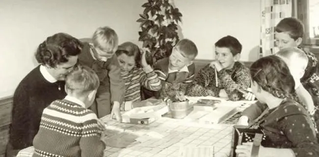 people_around_table_1950