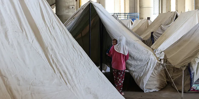 Mother and child in Lebanon during emergency