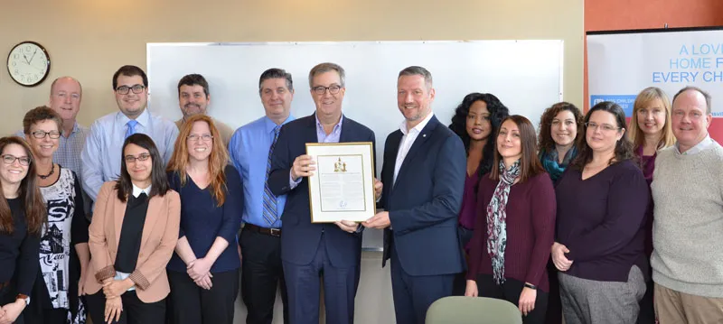 Ottawa Mayor Jim Watson presents 50th anniversary letter to SOS staff