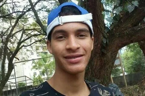 Young house painter participating in YouthCan! Brazil