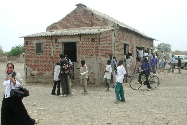 Un bâtiment en ruine près d'un village SOS au Soudan.