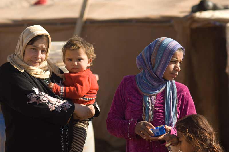 Deux femmes et un enfant réfugiés syriens