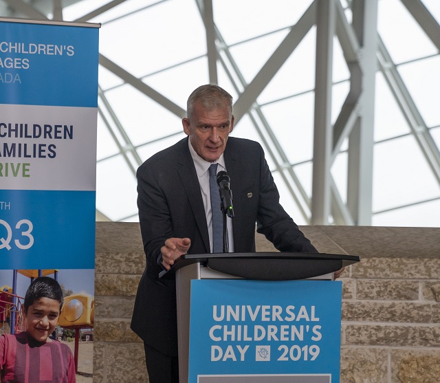 Dirk Glas, directeur de SOS Mexique, fait une présentation sur les droits de l'enfant.