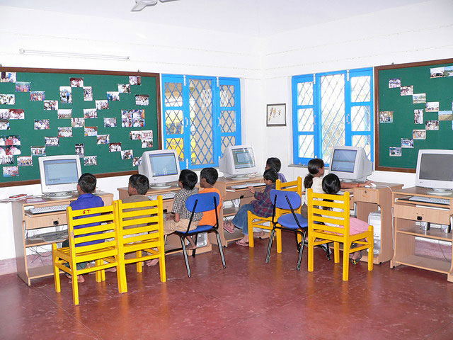 Young children in a computer lab in Bhuj, India